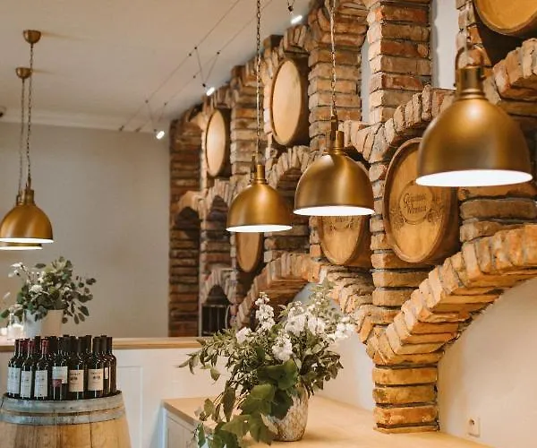 Gosciniec Winnica Inn Slawica